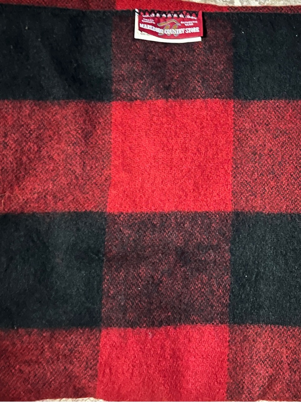*NEW w/out tags* CLASSIC RED & BLACK BUFFALO PLAID WOOL BLANKET